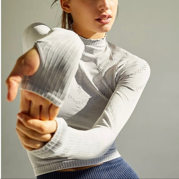 NEW FP Movement Good Karma Hi-Neck Layer Top in Ice Grey Size XS/S - Picture 16 of 16